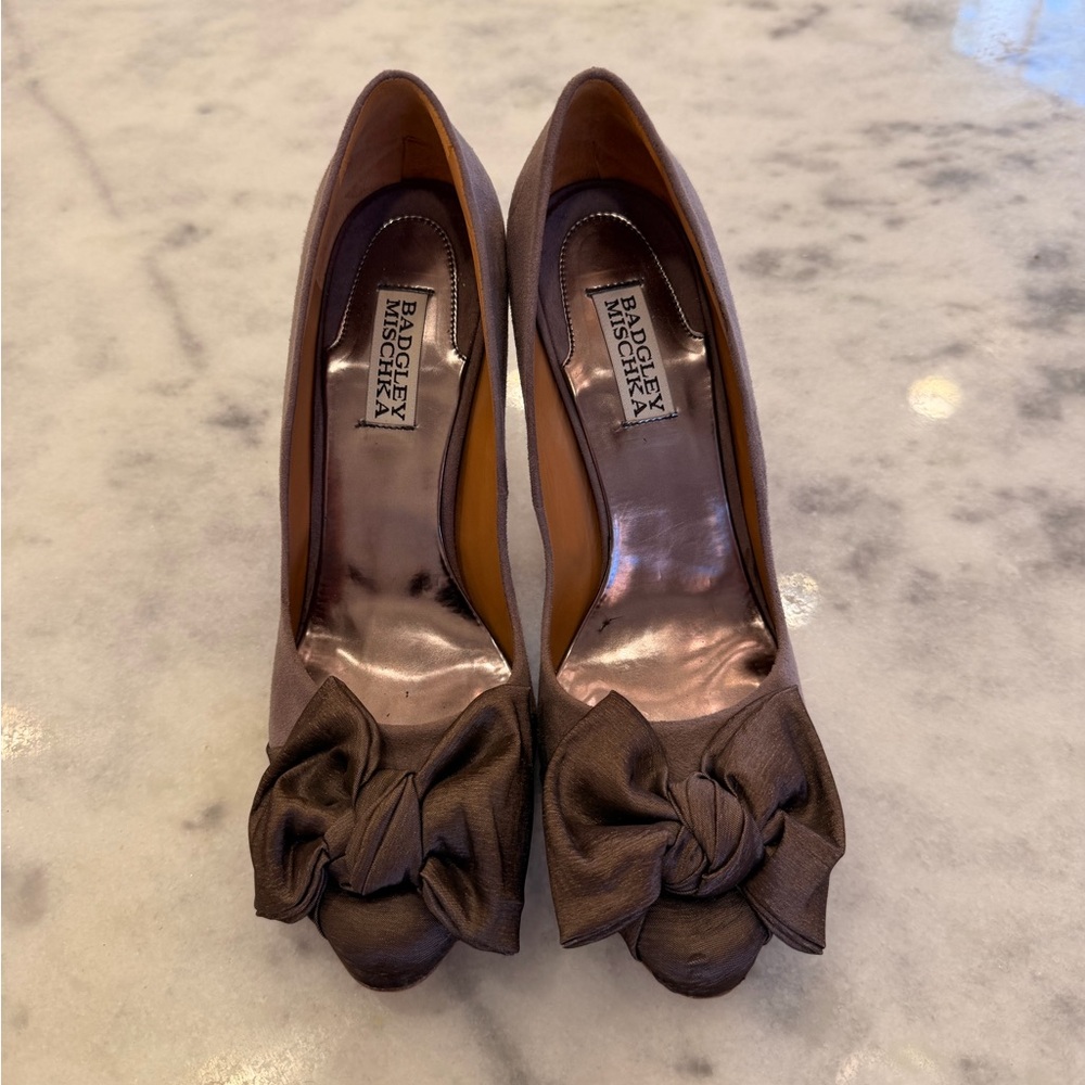 Badgley Mischka Brown Satin Bow Heels